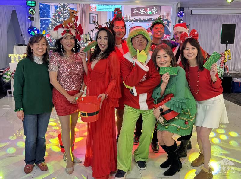 柑縣臺美商會聖誕聯歡晚會以創意變裝為亮點