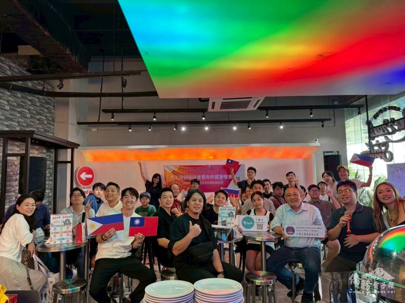 宿霧臺灣急難救助協會志工與會員於活動中合影留念