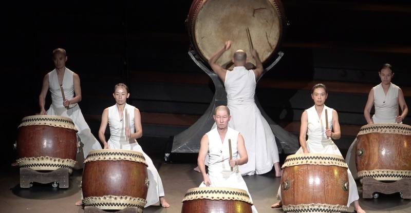 台灣表演藝術團體「優人神鼓」13日在巴黎首次演出「入夜山嵐」，獲得法國觀眾熱烈掌聲及好評