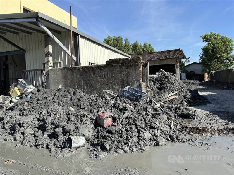 馬太鞍堰塞湖災害影響家戶，花蓮縣政府自10月3日起啟動慰助金發放，設籍及實際居住者每戶5萬元；進入復原重建階段，受理至12月19日止。 （中央社檔案照片）