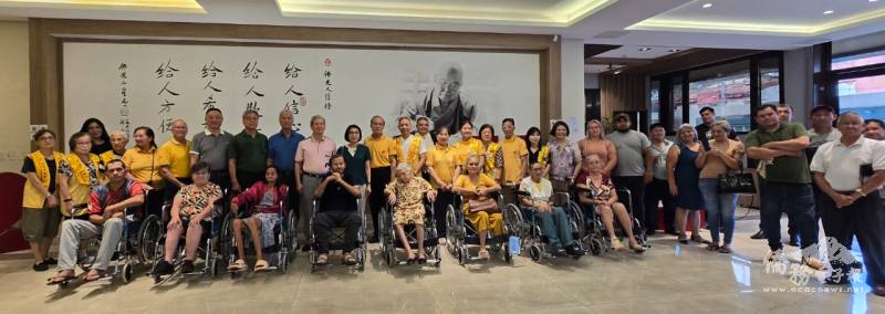 華人慈善基金會於巴拉圭佛光山舉行輪椅捐贈，傳遞歲末關懷