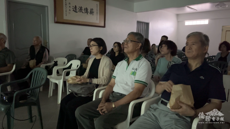 現場觀眾們全神貫注觀賞《看不見的國家》