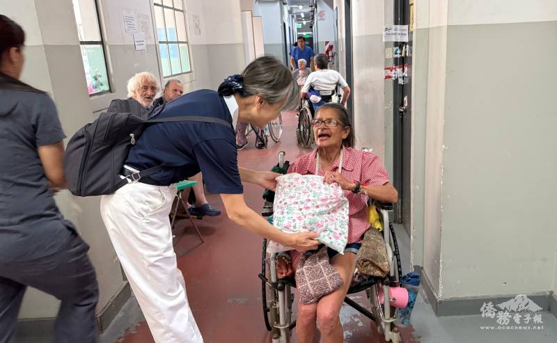 志工傳遞僑胞愛心溫暖長者