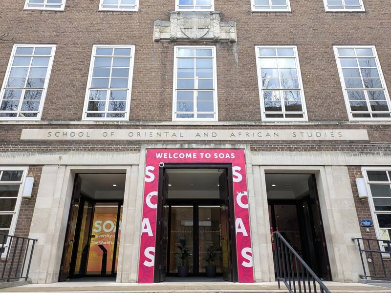中山大學與倫敦大學亞非學院（SOAS）15日台灣、英國兩地連線，正式簽約啟動台英之間第一個碩士雙聯學位學程。