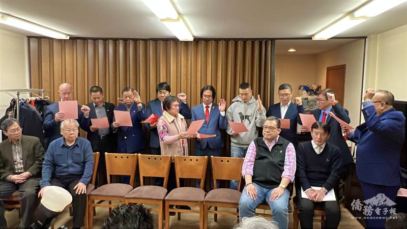 波士頓洪門致公堂新屆職員宣誓就職