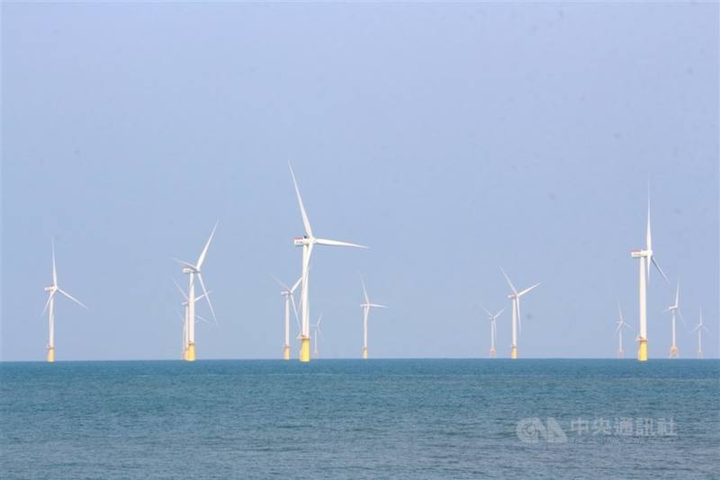 圖為台灣首座離岸風電示範風場「海洋風電」。（中央社檔案照片）
