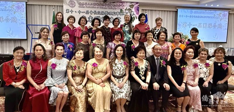 貴賓和姐妹們一起合照