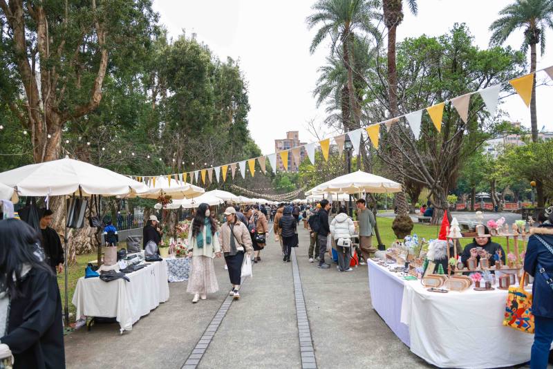市集活動地點在中山文化園區三張犂支線及中軸廣場