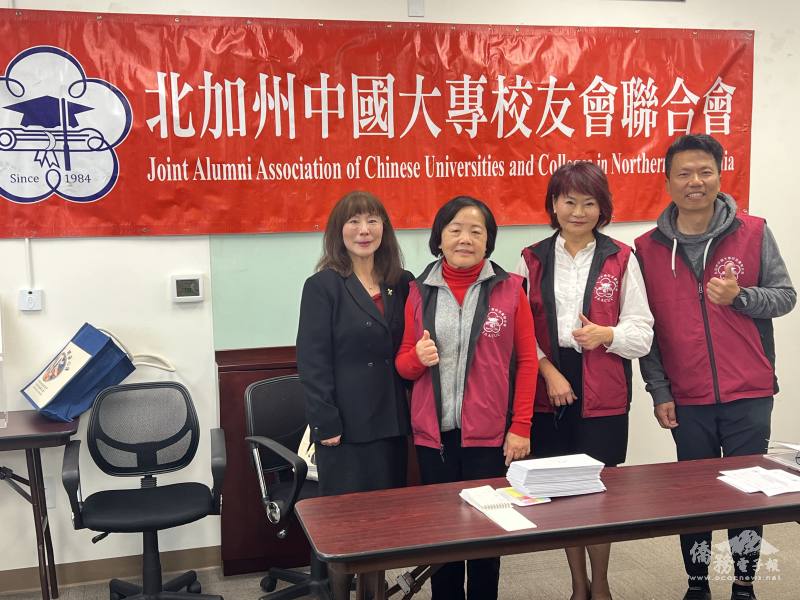 第 43 屆核心幹部，左起為財務長魏美凌、副會長張美鈴、會長馬蒨君、秘書長洪啟峰