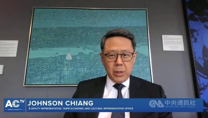 駐美副代表姜森15日在華府智庫大西洋理事會線上研討會，說明台灣邦交國對台美的重要性。（取自大西洋理事會網站）