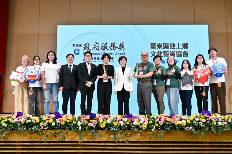 鄭副院長頒發「社會創新共融」獎項