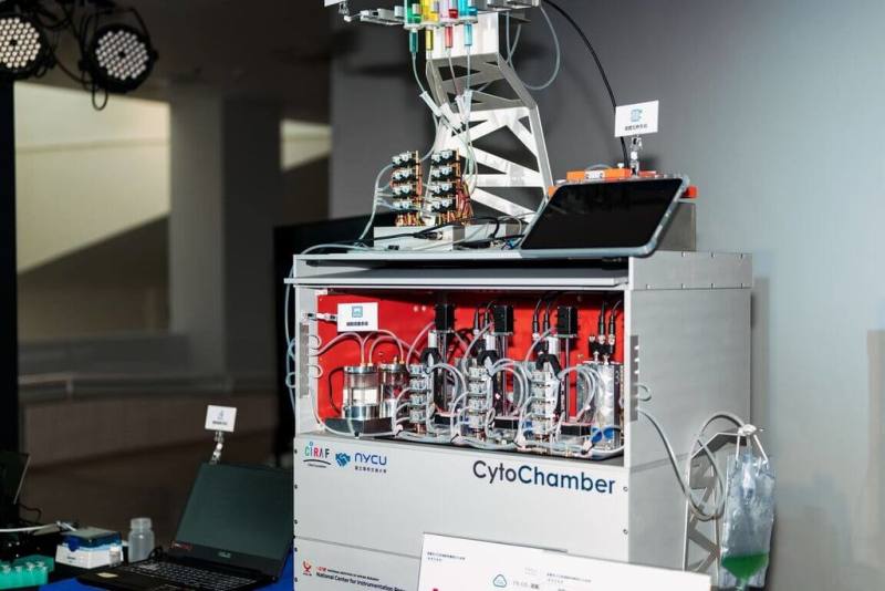 陽明交通大學與國家實驗研究院國家儀器科技研究中心共同開發Cyto Chamber（先鋒一號），可自動培養與分化幹細胞。（陽明交大提供）