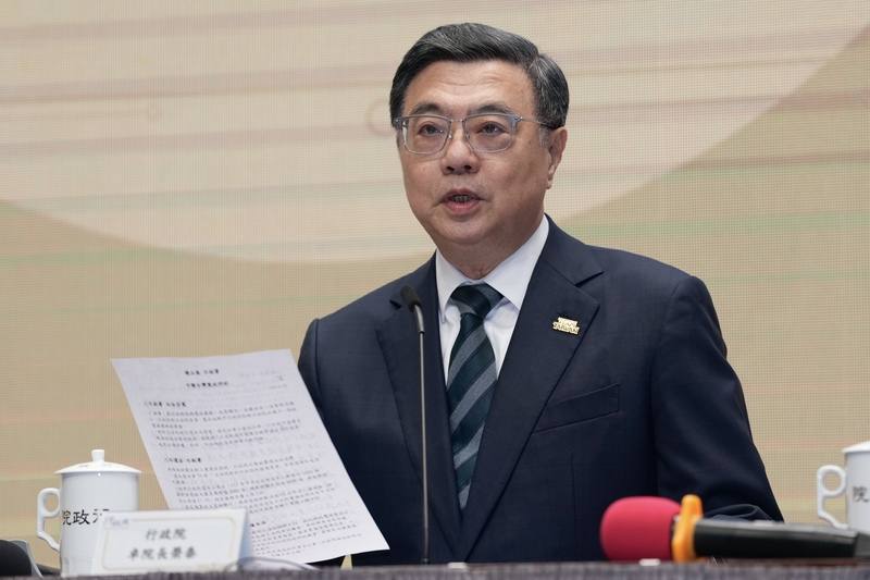 Premier Cho Jung-tai on Monday defends the Cabinet's decision not to countersign the amendments to the local revenue-sharing law passed by the Legislative Yuan last month. CNA photo Dec. 15, 2025