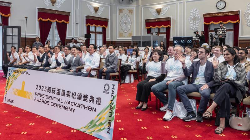 President Lai attends the 2025 Presidential Hackathon awards ceremony.
