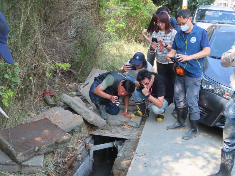 確認廢水繞流排放口情形