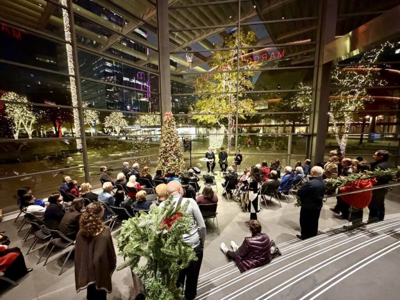 台灣舞團翃舞製作帶著作品「羽人」赴美加巡演，於德州達拉斯的溫斯皮爾歌劇院舉辦演前導賞。（翃舞製作提供）