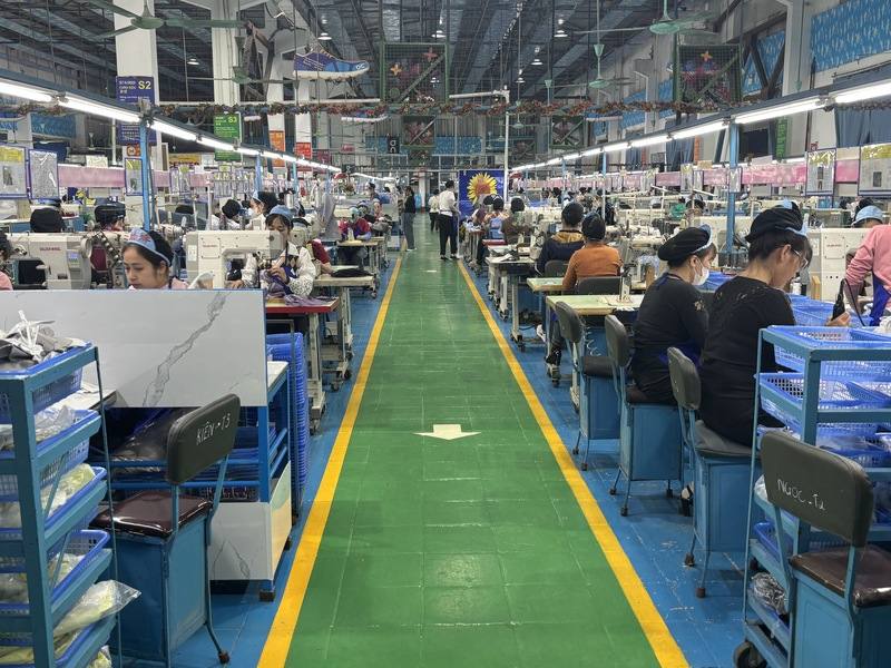 越南電子產品今年首次超越紡織品和鞋類，成為越南對美國出口最大商品，反映越南產業轉型。新增外國直接投資聚焦電子產業，台灣為第4大投資國。圖為北越台商工廠，僅示意。