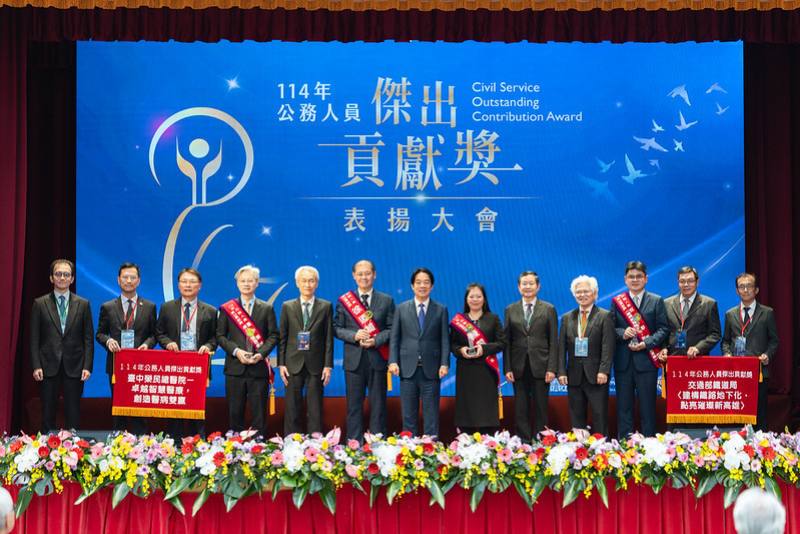 賴清德總統16日下午出席「114年公務人員傑出貢獻獎表揚大會」