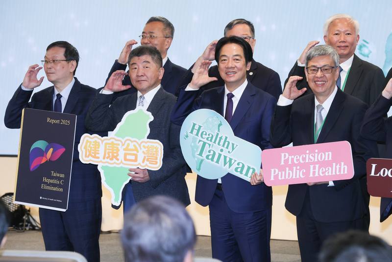 President Lai Ching-te (front center right) poses for a photo with former Vice President Chen Chien-jen (front right), Minister without Portfolio Chen Shih-chung (front center left), and Deputy Minister of Health and Welfare Chuang Jen-hsiang at the event