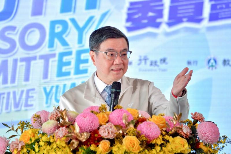 行政院長卓榮泰16日主持「行政院青年諮詢委員會」第5屆第2次會議