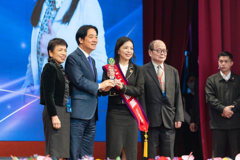 總統出席「114年公務人員傑出貢獻獎表揚大會」