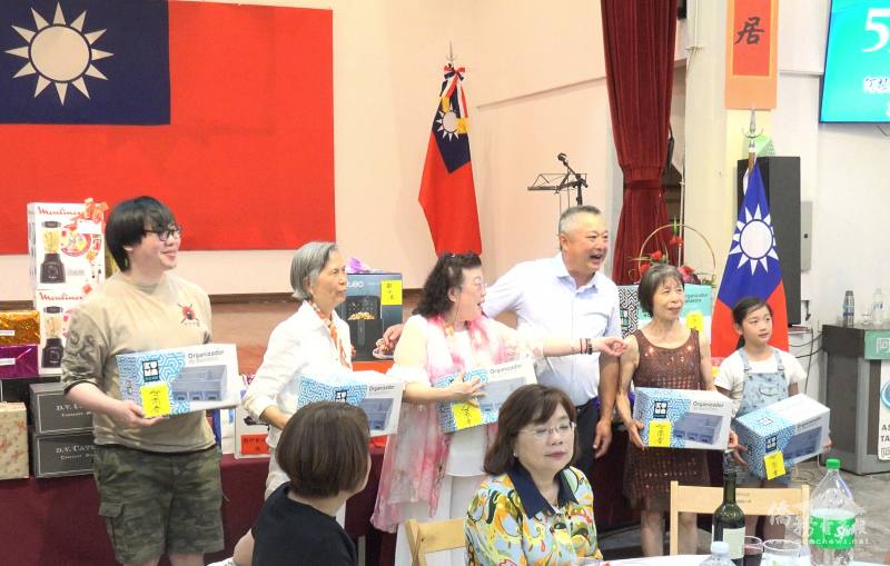 氣氛熱烈的抽獎活動