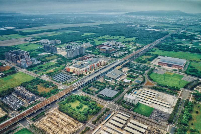 位於台南市歸仁區的成大沙崙醫院18日開工動土，市府並規劃在沙崙打造智慧健康產業聚落。圖為沙崙智慧綠能科學城空拍畫面。（台南市政府提供）