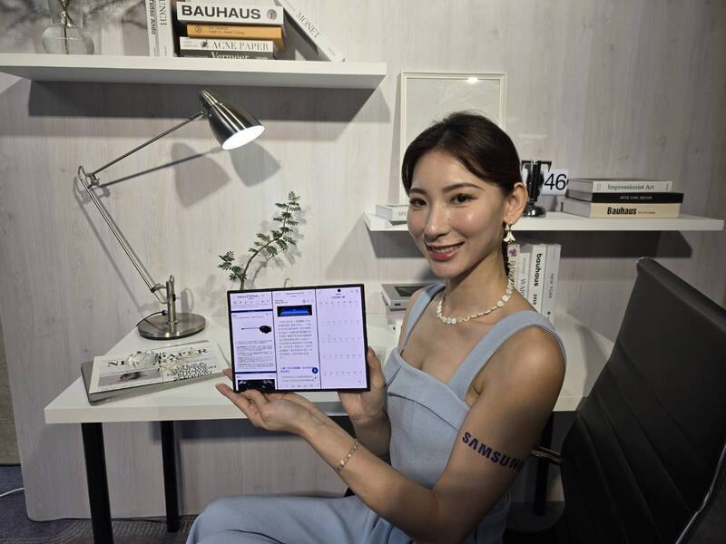 三星18日在台灣發布首款三摺疊旗艦Galaxy Z TriFold，台灣是全球6個首發市場之一，建議售價新台幣8萬9900元