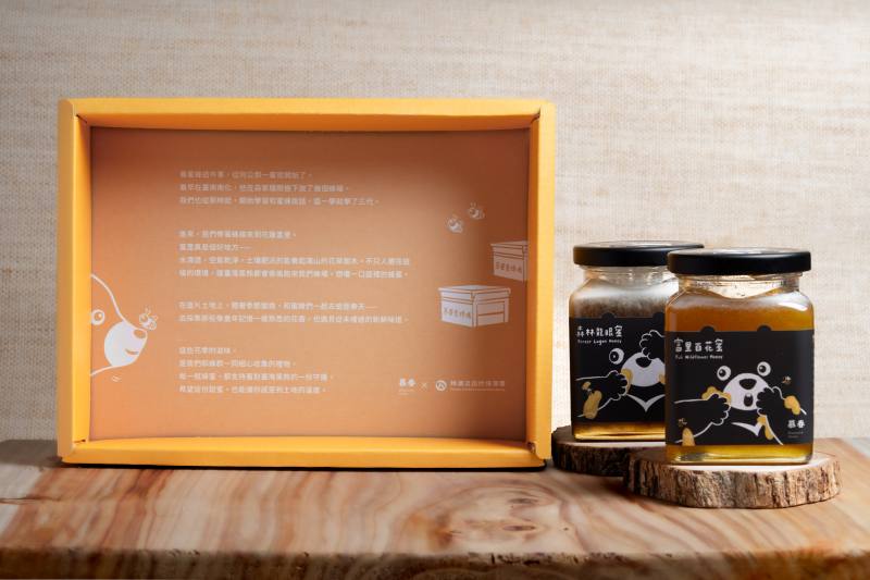 盒蓋內加入品牌起源介紹，闡述產品理念與情感意義