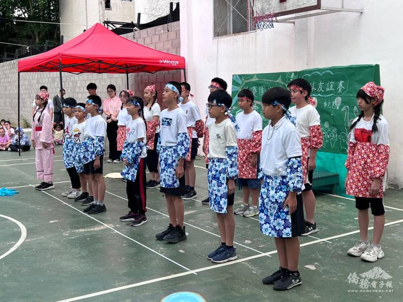 高年級學生用表演演譯歌曲〈月琴〉