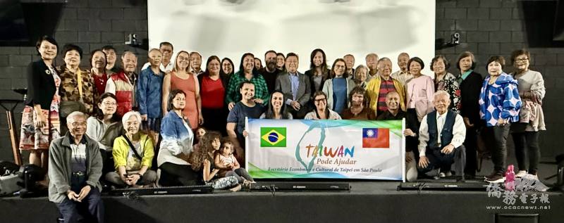 捐贈儀式的出席人員大合照