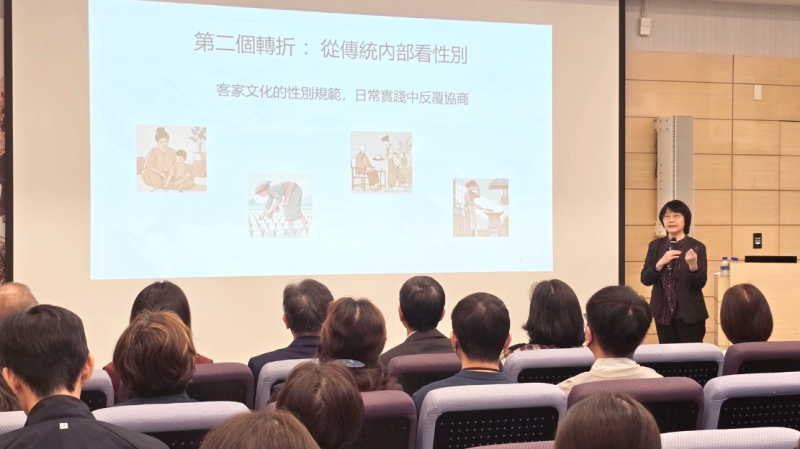 《靚影：客庄女力百年行路》新書發表座談會，姜貞吟教授分享從生活脈絡中理解客庄女力