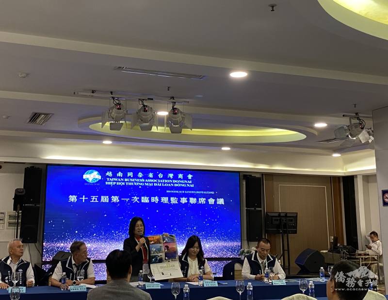 駐胡志明市辦事處僑務組組長文君妃於會中宣導僑務委員會近期業務與最新資訊。