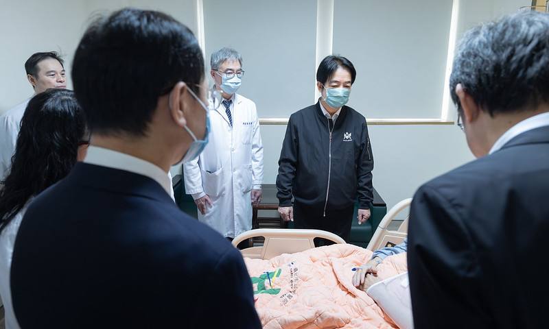 19日晚間北市發生隨機襲擊事件，賴清德總統今（20）日上午先後前往臺大醫院、聯醫和平院區及聯醫中興院區探視傷者