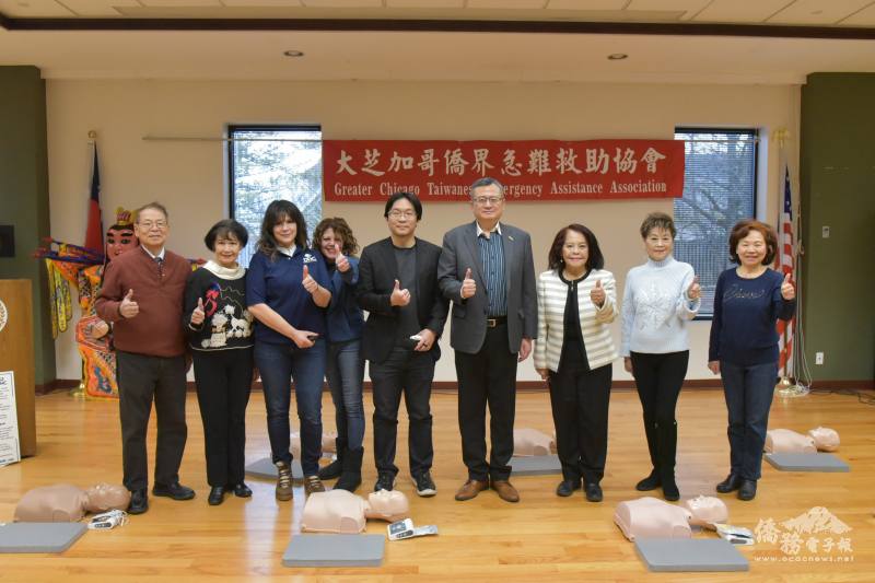 林辛承、類延峰、協會理事與DuPage Health Coalition專業人員合影