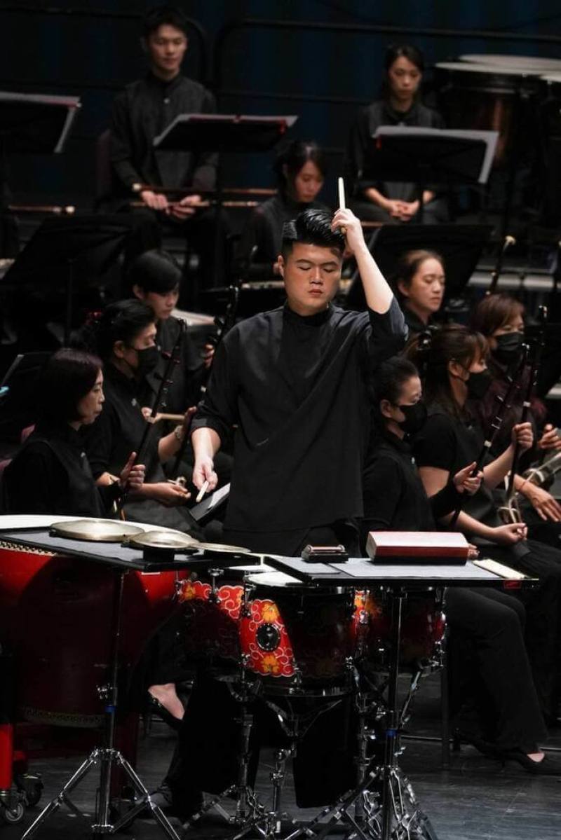 台灣國樂團器樂大賽「無懈可擊」打擊新秀選拔結果出爐，由顏挺（圖）奪冠。顏挺也同時拿到「最佳魅力舞台獎」及「最佳人氣獎」，成為這次比賽三冠王。（台灣國樂團提供）