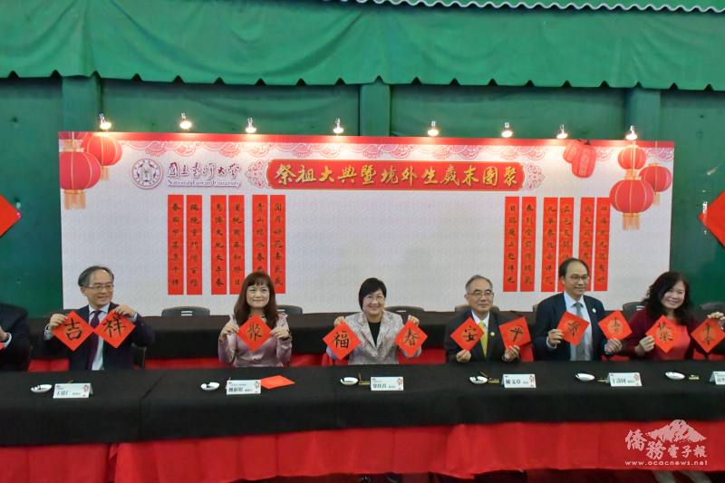 師長及貴賓迎春揮毫