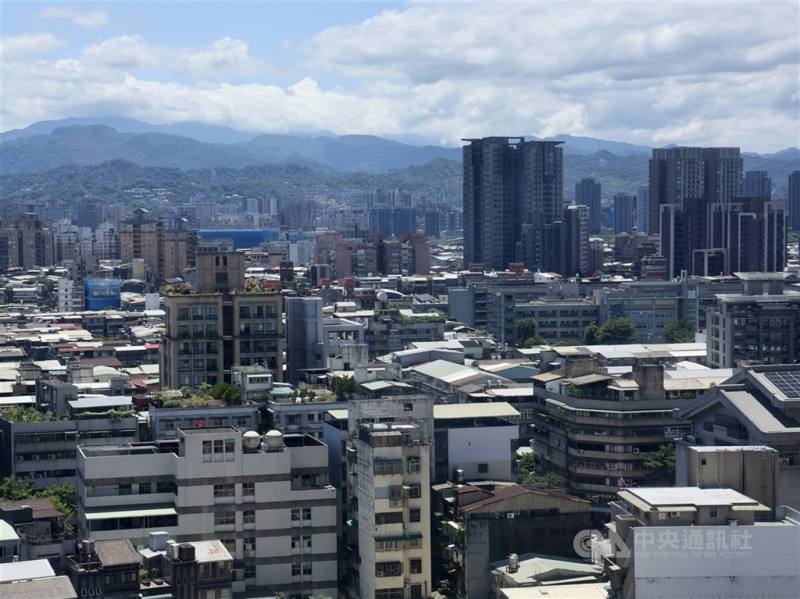 圖為台北市萬華區房屋。（中央社檔案照片）