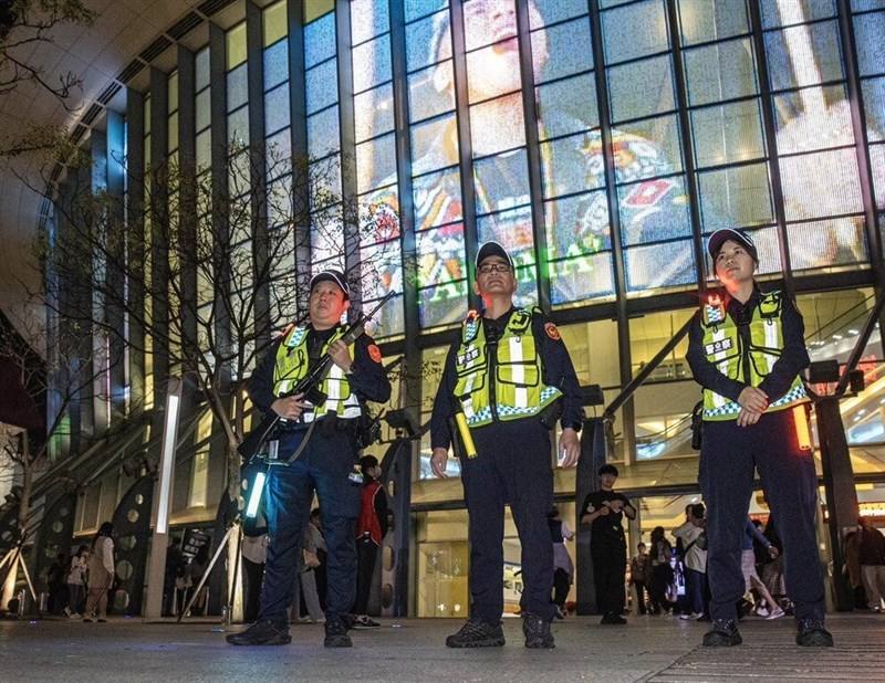 Armed police deployed at Taipei Arena after Friday’s knife attacks. Photo courtesy of the Songshan Precinct.