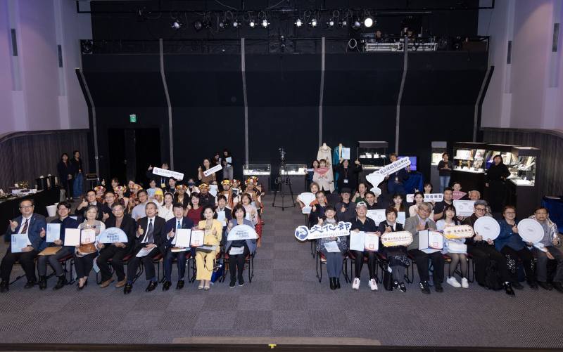 國立傳統藝術中心臺灣音樂館今年入藏作曲家陳泗治及沈錦堂、音樂人劉福助及林沖、民族音樂學家呂炳川、影音紀錄者吳燦興的珍貴史料，捐贈者家屬及與會貴賓共同見證臺灣音樂史典藏版圖再擴大