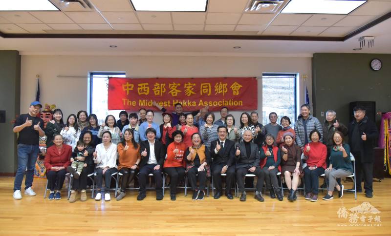 美國中西部客家同鄉會搓湯圓活動合影