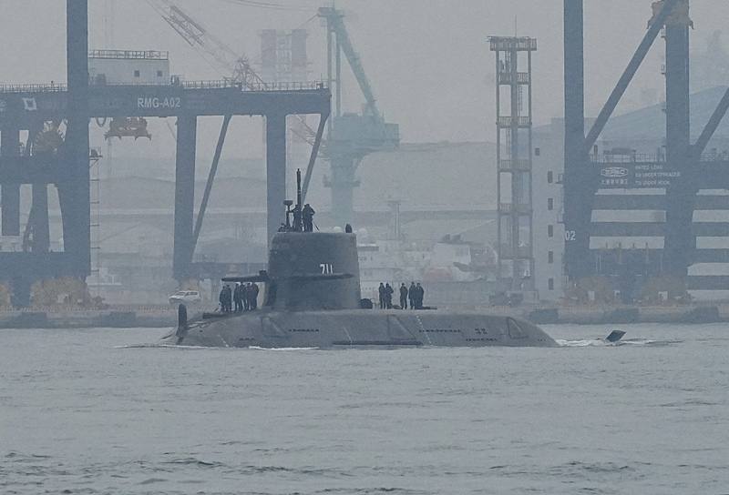 圖為海鯤號11月28日出海進行第5次浮航測試。（中央社檔案照片）