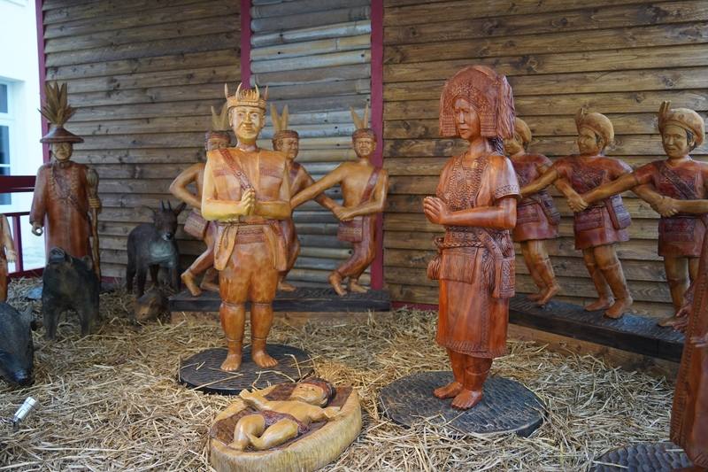 天主教巴黎外方傳教會展出台灣阿美族木雕家Adag（陳權榮）的作品，充滿原住民特色