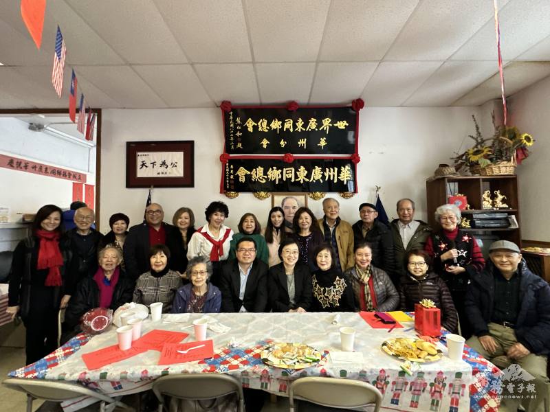 貴賓們與理事會員合影