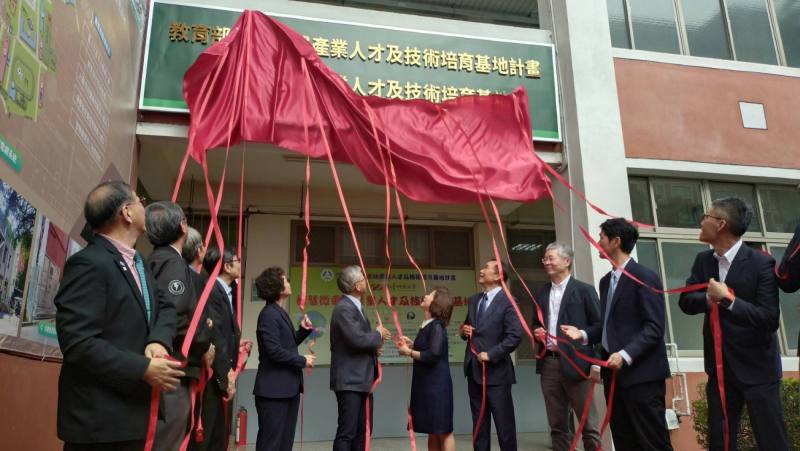 教育部技職司楊玉惠司長、國科會吳誠文主委為南臺微電網基地揭牌