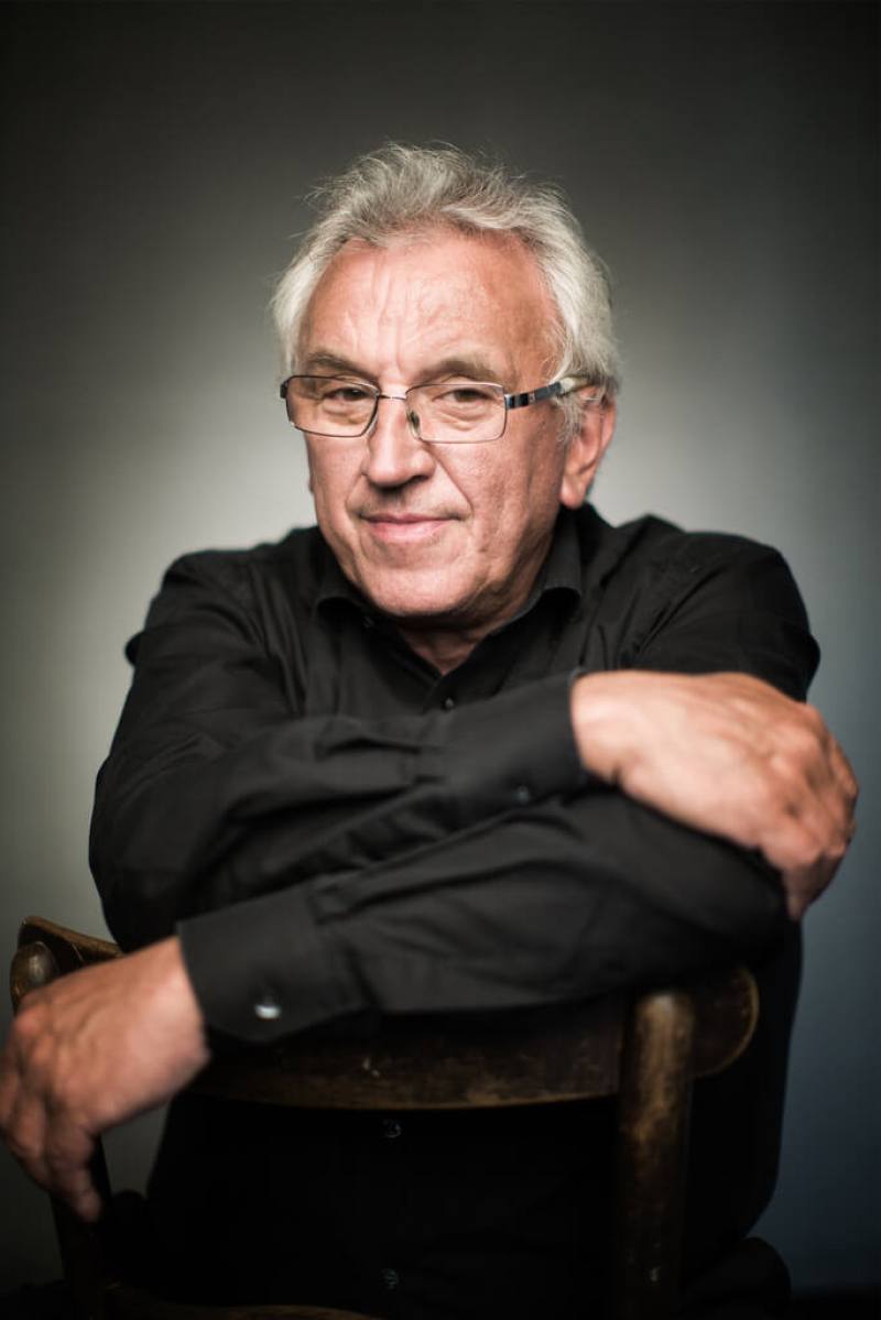 NSO國家交響樂團邀請演繹約翰．史特勞斯家族音樂享譽國際的奧地利指揮家馬丁．西格哈特（Martin Sieghart）（圖）訪台擔任客席指揮，以音樂陪伴樂迷共度2025歲末。（NSO提供）