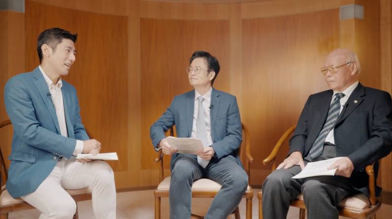 中華運動禁藥防制基金會（CTADA）協同中華民國醫師公會全國聯合會、中華民國藥師公會全國聯合會，宣布啟動運醫藥運動禁藥防制「黃金防線」，CTADA董事長陳全壽（右）、醫師公會理事長陳相國（中）暢談合作契機。（中華運動禁藥防制基金會提供）