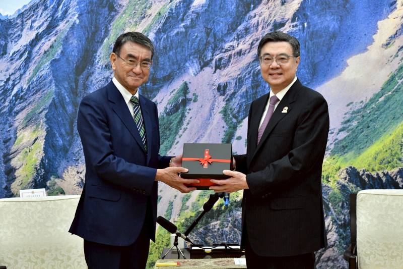 行政院長卓榮泰接見日本前外務大臣河野太郎眾議員一行