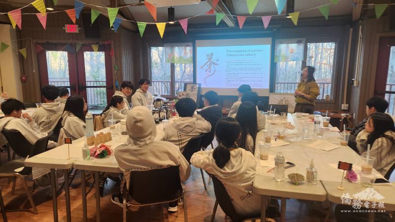 文化種子教師陳怡君介紹茶文化和臺灣茶