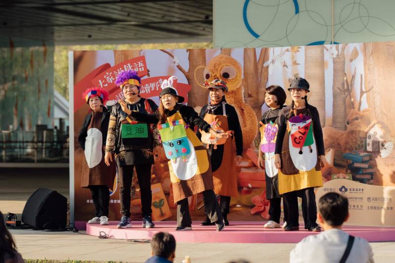 高雄市立圖書館28日將舉辦閱讀節與還我母語系列活動，推出一日限定文化嘉年華。圖為2024年活動照片。（高雄市立圖書館提供）